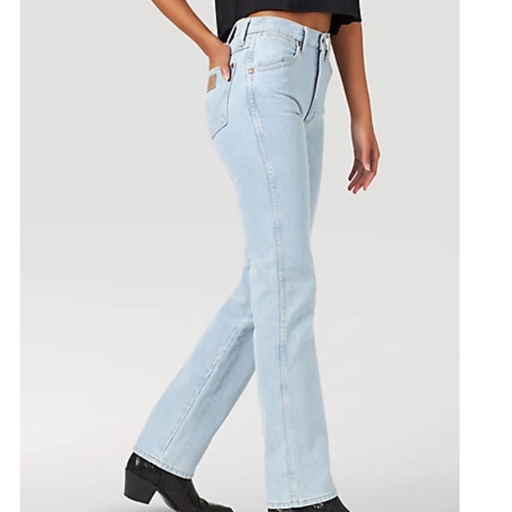 WOMEN'S WRANGLER® COWBOY CUT® SLIM FIT JEAN IN BLEACH